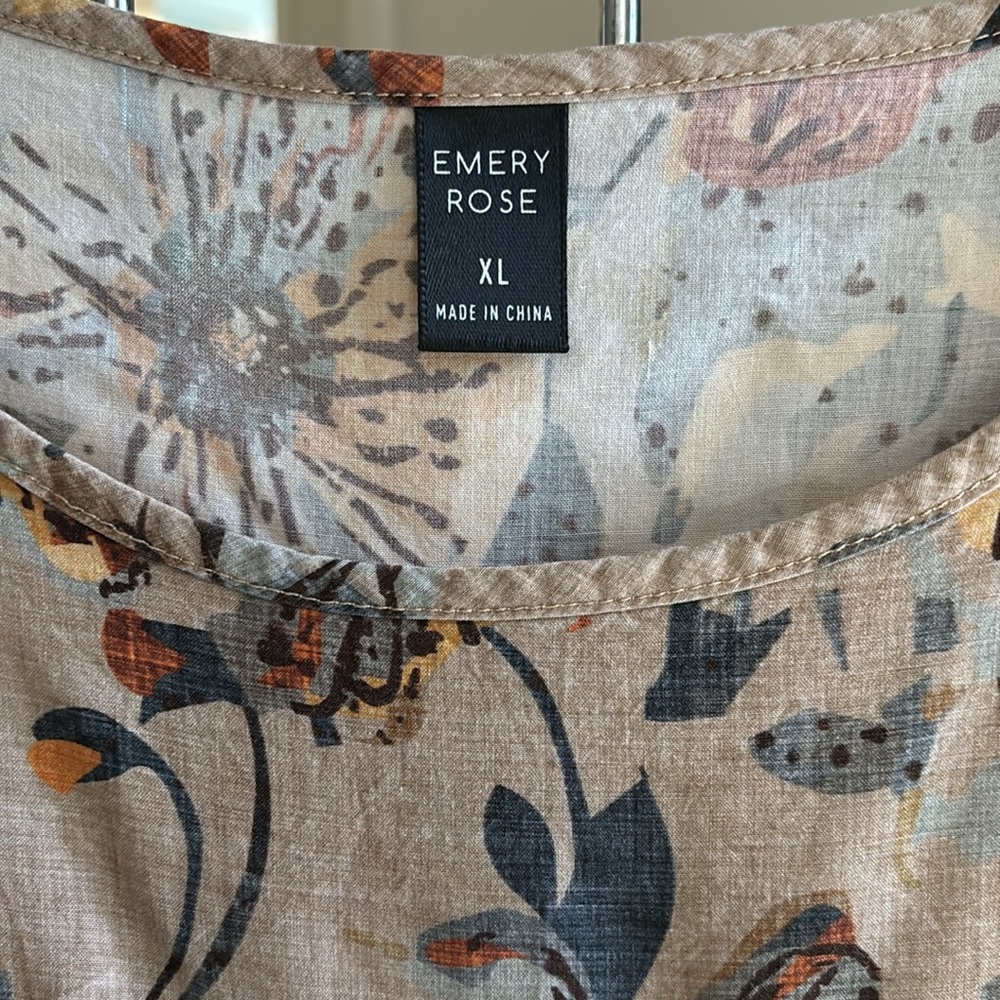 Emery Rose Top - Picture 4 of 7